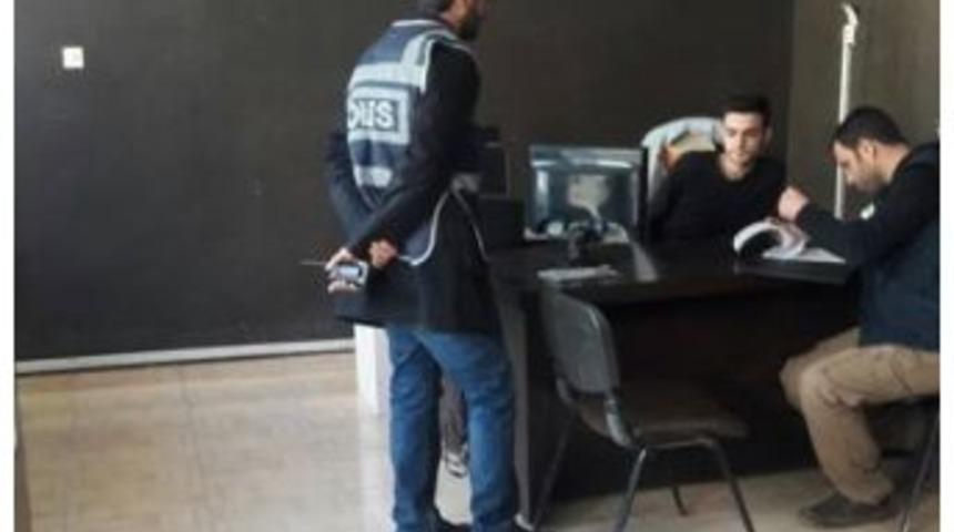 Polisten İnternet Cafelere Sıkı Denetim