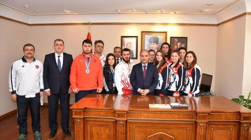 Şampiyon Sporculardan Vali Aktaş&rsquo;a Ziyaret
