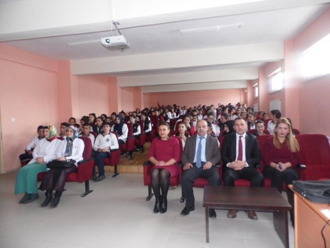 Afad M&uuml;d&uuml;r&uuml; Aygan, &Ouml;ğrencileri Bilgilendirdi