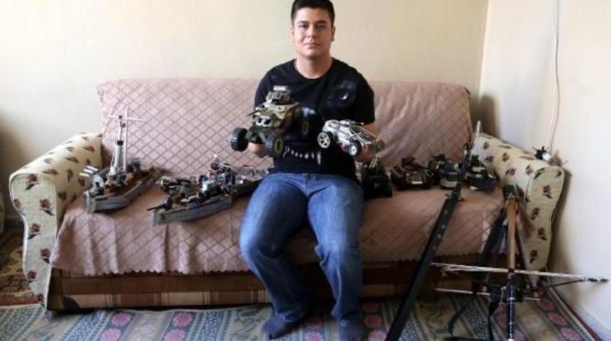 Liseli Ahmet, Atık Malzemelerle Maket Yapıyor