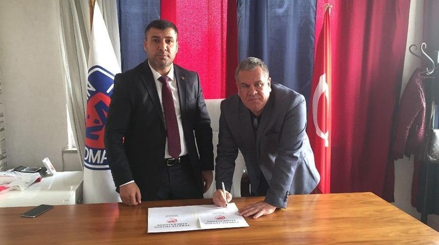 Mersin İdmanyurdu Levent Eriş İle S&ouml;zleşme İmzaladı