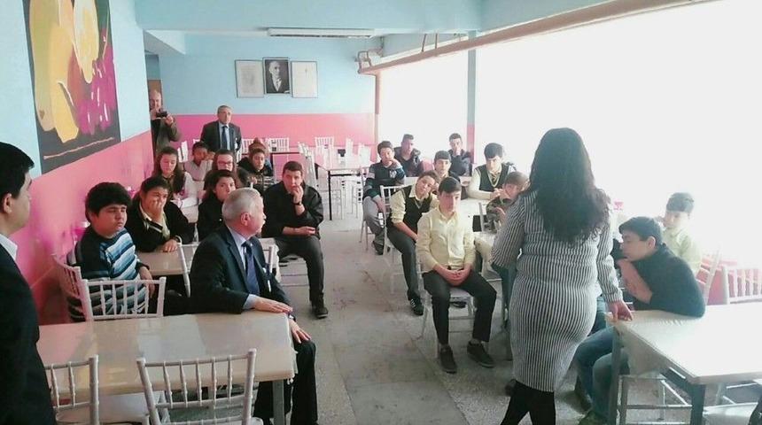 Erken Yaşta Evliliğin Sakıncaları Anlatıldı