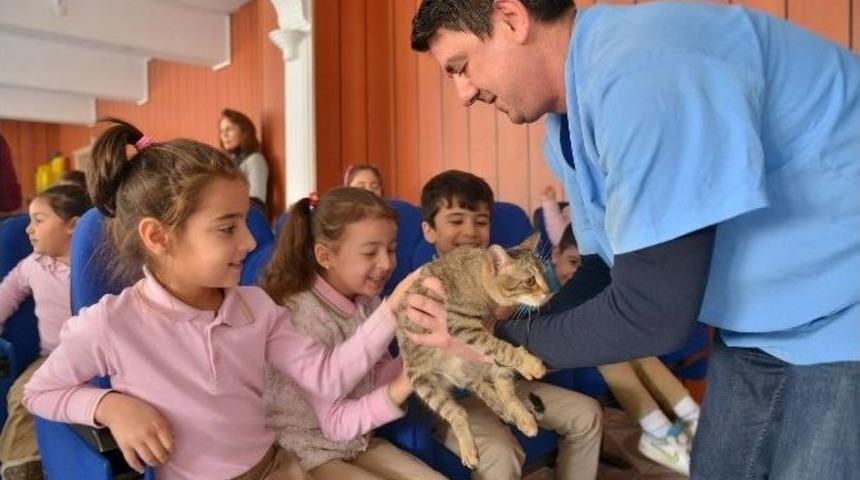 Miniklere Hayvan Sevgisi Aşılanıyor