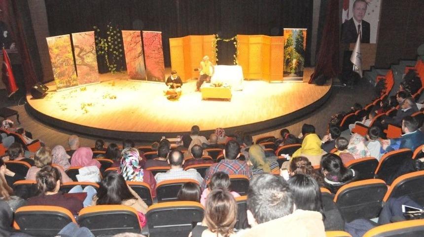 "para Mı Huzur Mu" Tiyatro Oyununa İzleyiciden Tam Not