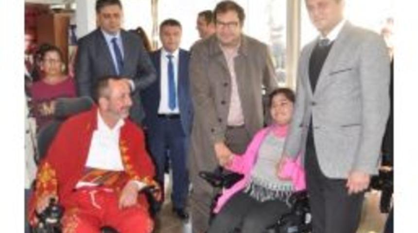 Aliağa&rsquo;da İhtiya&ccedil; Sahibi Vatandaşlara Ak&uuml;l&uuml; Sandalye Dağıtıldı