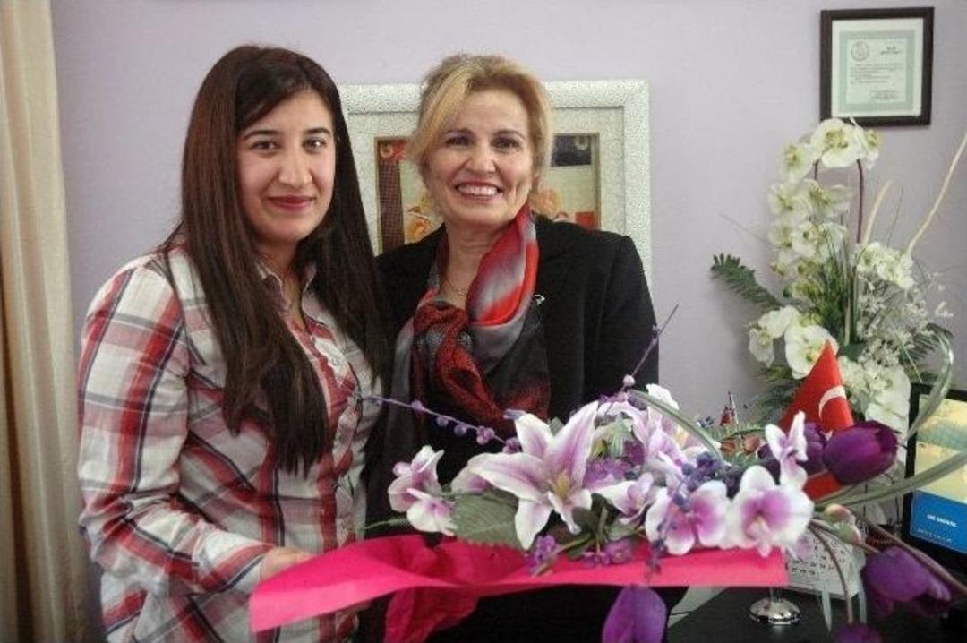 (&ouml;zel Haber) 36 Yıllık Meslek Hayatını Kız &Ccedil;ocuklarına Adadı