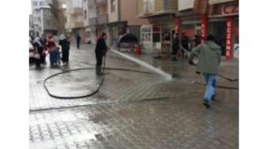 Bulanık&rsquo;ta Yol Yıkama &Ccedil;alışması