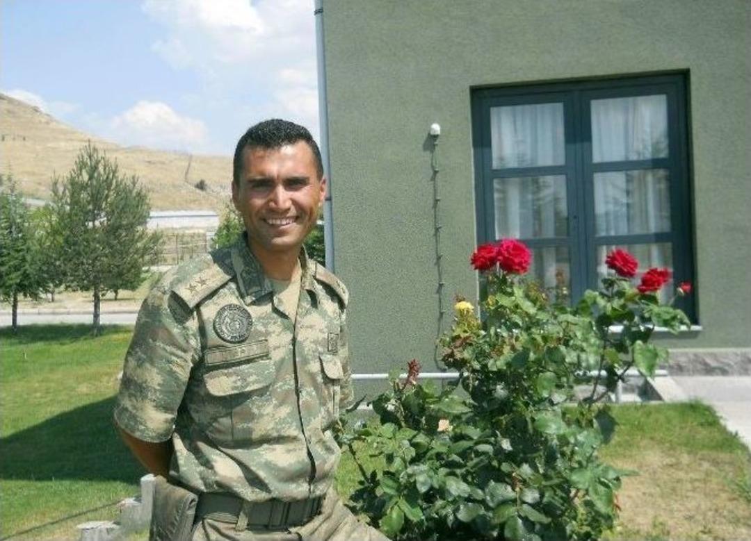 Fırat Kalkanı Şehidinin Baba Ocağına Ateş D&uuml;şt&uuml;