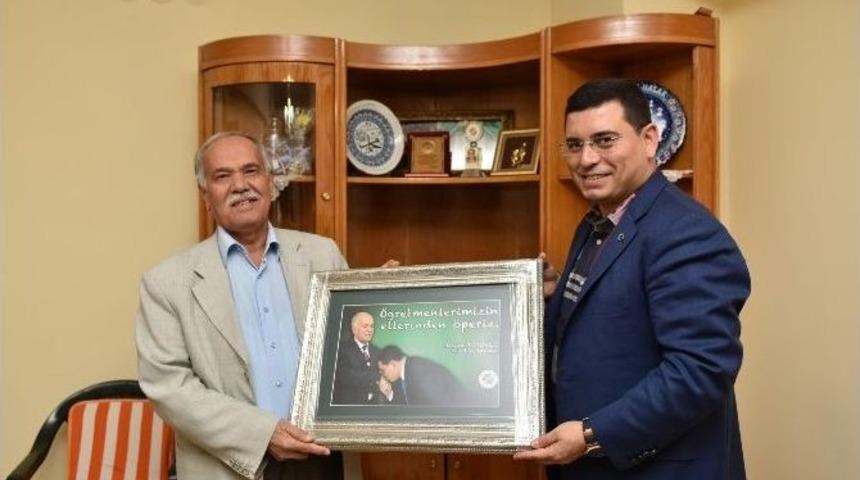 Başkan T&uuml;t&uuml;nc&uuml;, &Ouml;ğretmenini Evinde Ziyaret Etti