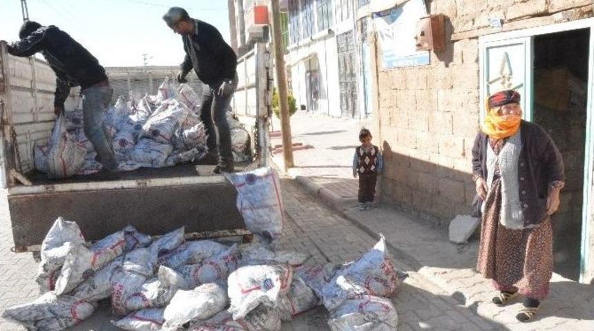Siverek&rsquo;te Beş Bin Aileye K&ouml;m&uuml;r Yapıldı