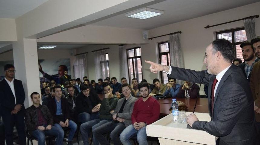 Ak Parti İl Başkanı Ak&ccedil;ay Gen&ccedil;lerle Buluştu