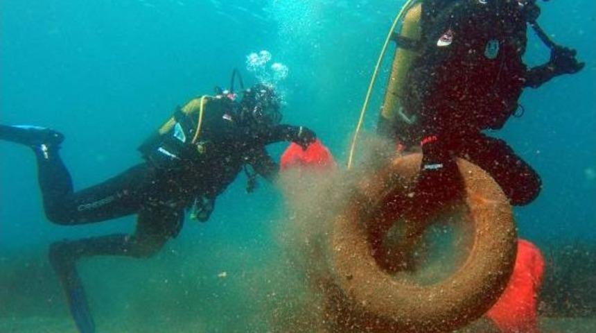 Ortakent Yahşi Sahilinde Deniz Dibi Temizliği