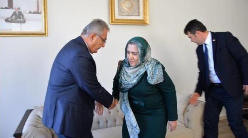 Deniz Baykal, Ahmet T&uuml;rk'&uuml;n Eşini Evinde Ziyaret Etti