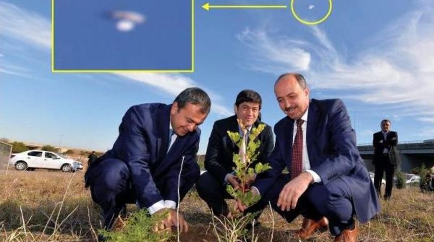 Milli Eğitim'in Sitesindeki Fotoğrafta Ilgin&ccedil; Ayrıntı