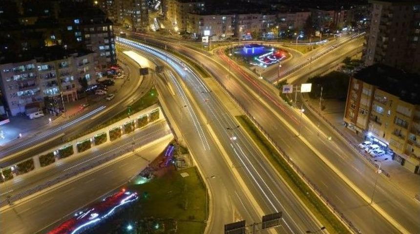 Büyükşehir Belediyesi, Kentin Ulaşım Sorunlarını Çözmeye Devam Ediyor