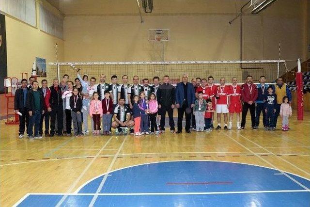 Karaman’da Öğretmenler Günü Voleybol Turnuvası Sona Erdi