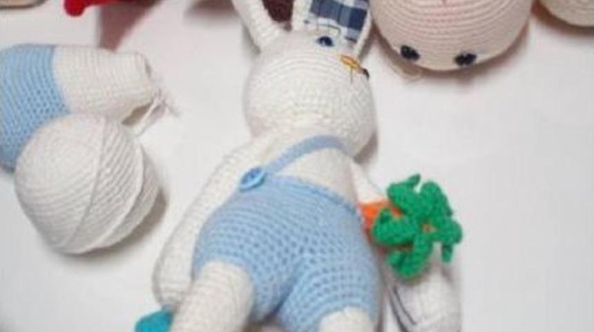 &Ccedil;ocuklar I&ccedil;in &Ouml;rg&uuml; Oyuncaklar Yapıyor