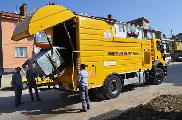 Bozüyük’te Çöp Konteynerları Dezenfekte Ediliyor