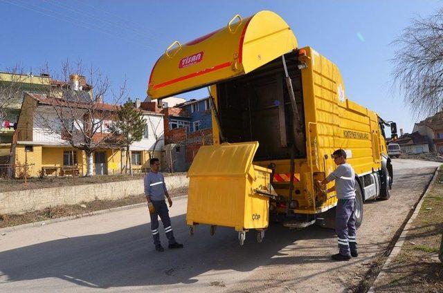 Bozüyük’te Çöp Konteynerları Dezenfekte Ediliyor