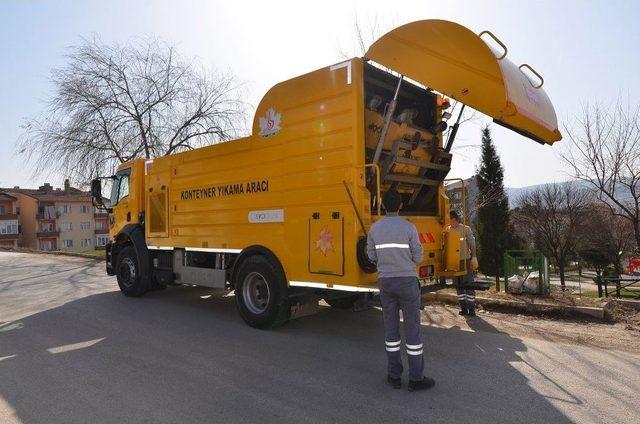 Bozüyük’te Çöp Konteynerları Dezenfekte Ediliyor