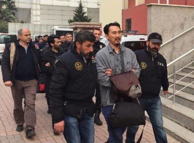 Kocaeli'de, Fetö Soruşturmasında 8 Polis Adliyeye Sevk Edildi