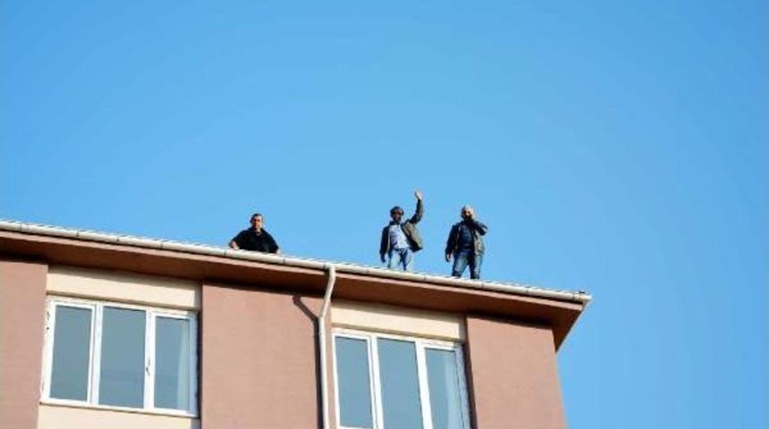 Alacakları I&ccedil;in Imam Hatipin &Ccedil;atısına &Ccedil;ıktılar