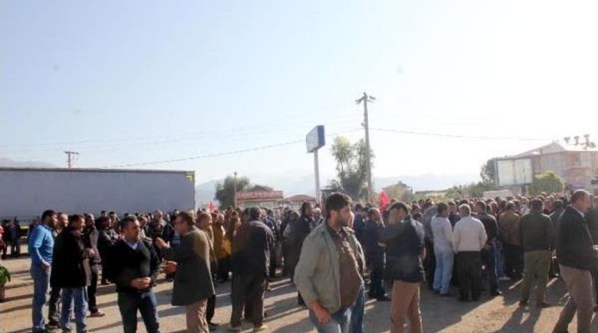 Gazipaşalı &Uuml;reticiler Eylem Yaptı