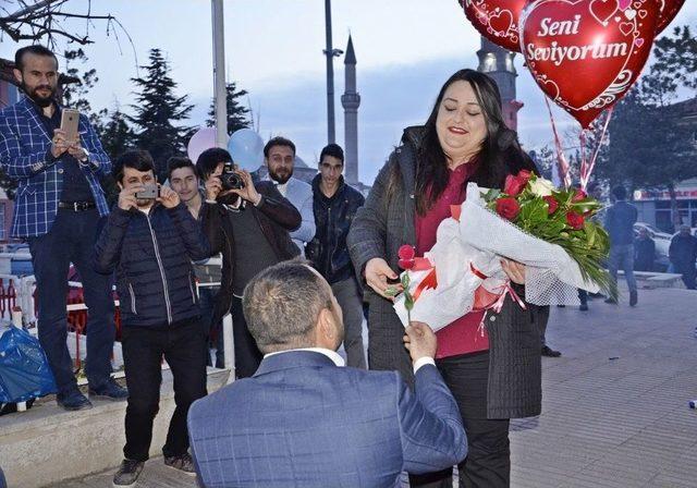 Çorum’da Pankartlı Evlilik Teklifi