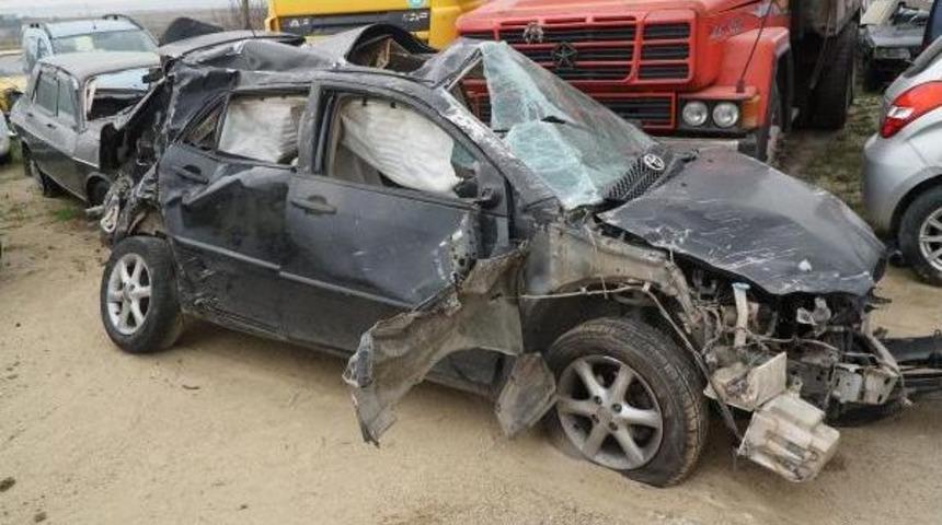 Takla Atan Otomobilden Fırlayan S&uuml;r&uuml;c&uuml; Ağır Yaralandı