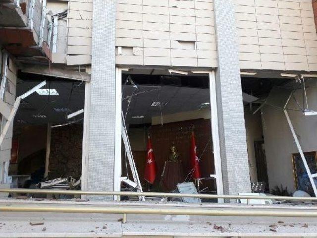 Adana Valiliği'ne Bombalı Araçla Saldırı; 2 Ölü, 33 Yaralı (5)