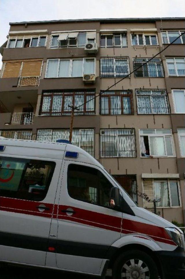 6 Katlı Apartmanın Çatısından Düşüp Öldü