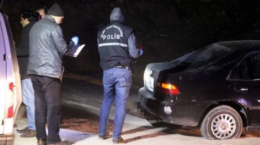 Polisten Kaçan Otomobilden Ceset Çıktı
