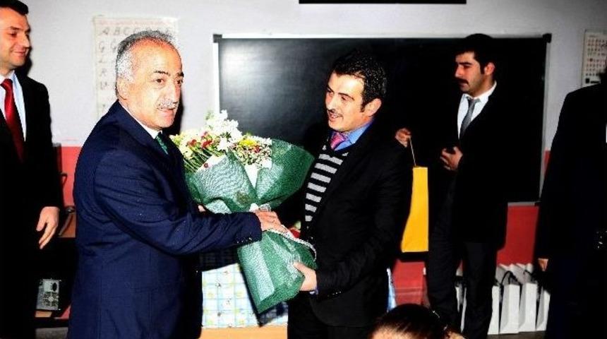 İsmini Sorduğu &Ouml;ğrenciden &rsquo;fethullah&rsquo; Cevabını Alan Rekt&ouml;r: "hemen Babana S&ouml;yle Adını Değiştirsin"