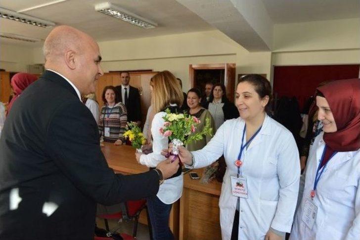 Öğretmen Çiftin Nikahını Kıydı, Öğretmenlere Demetle Çiçek Hediye Etti G5