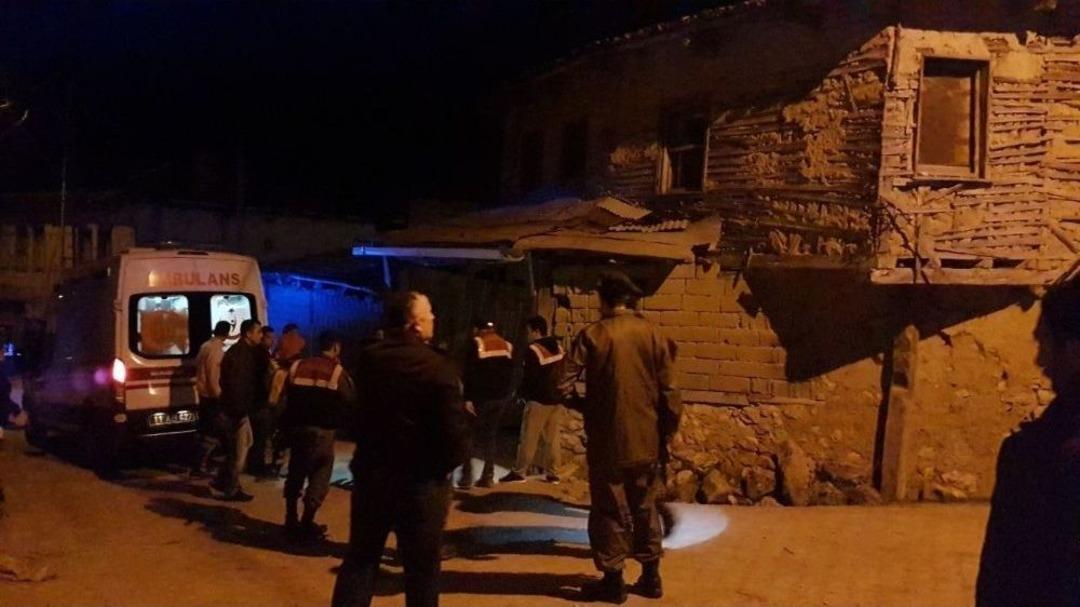 Y&uuml;z&uuml; Maskeli Hırsızlar Girdikleri Evde Yaşlı Adamı &Ouml;ld&uuml;r&uuml;p, Eşine İşkence Yaptılar