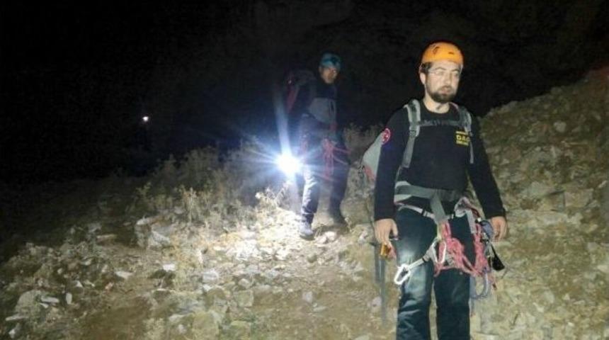 Dağda Mahsur Kalan &Ouml;ğrenciler 3 Saat Sonra Kurtarıldı