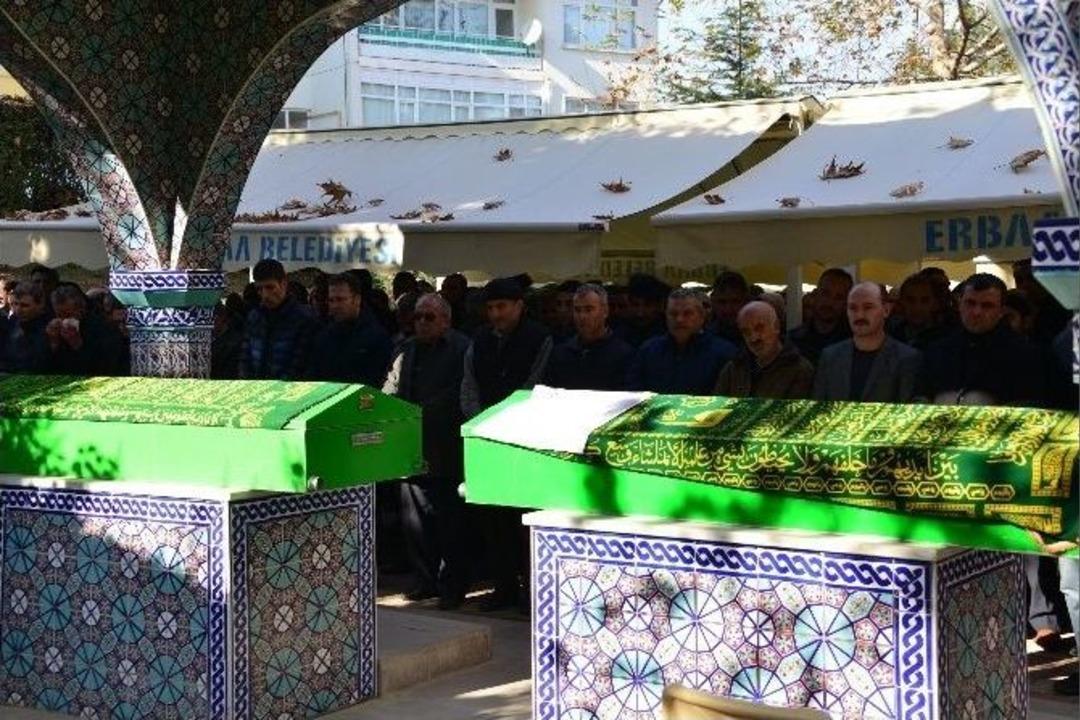 Kazada Hayatını Kaybeden İki Gen&ccedil; Toprağa Verildi