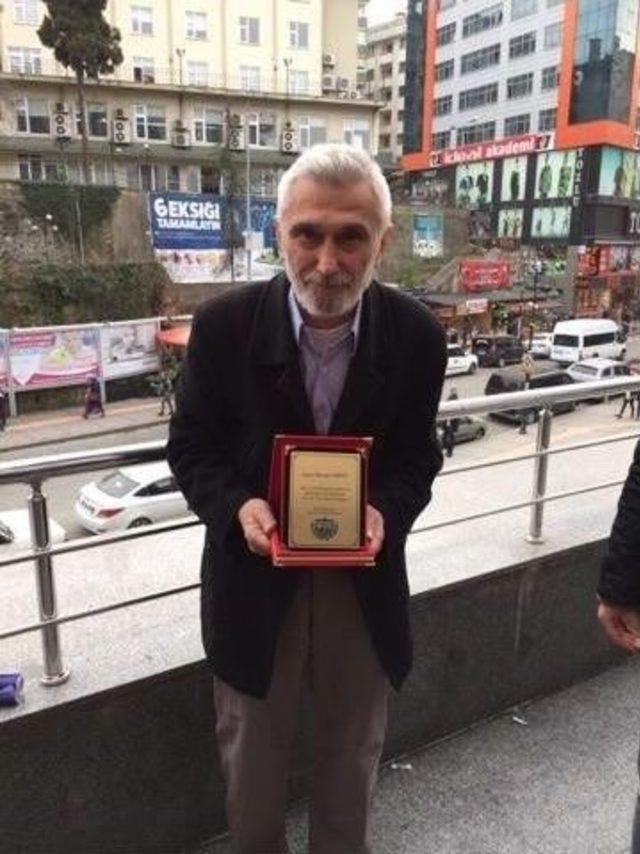 Hüzünlü Taraftarı Sevindiren Plaket