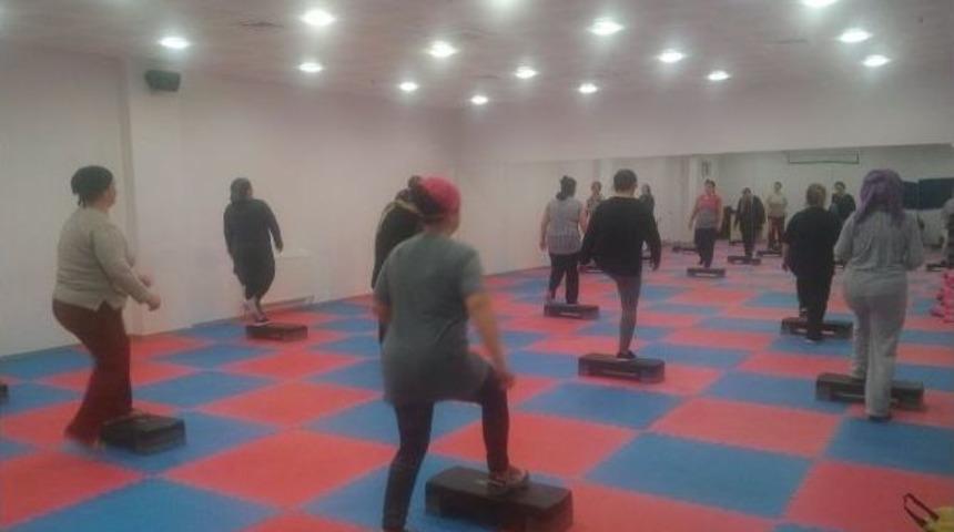 Gebze&rsquo;de Step-aerobik Dersleri Devam Ediyor