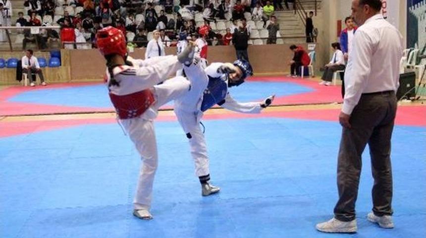 &nbsp;Tekvando &Uuml;mitler T&uuml;rkiye Şampiyonası Alanya'da Başladı