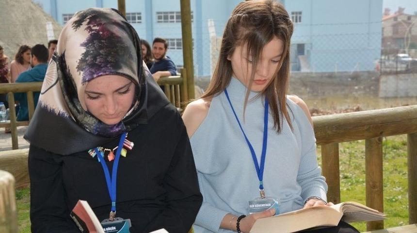 S&ouml;ke&rsquo;de &Uuml;niversitelilerden &rsquo;bah&ccedil;e&rsquo; K&uuml;t&uuml;phanesi