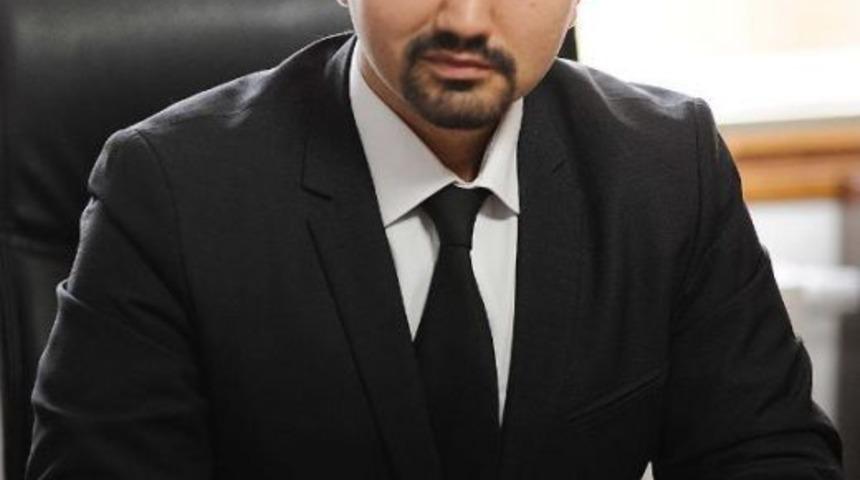 Hem Yumruk Yedi Hem De Işinden Oldu