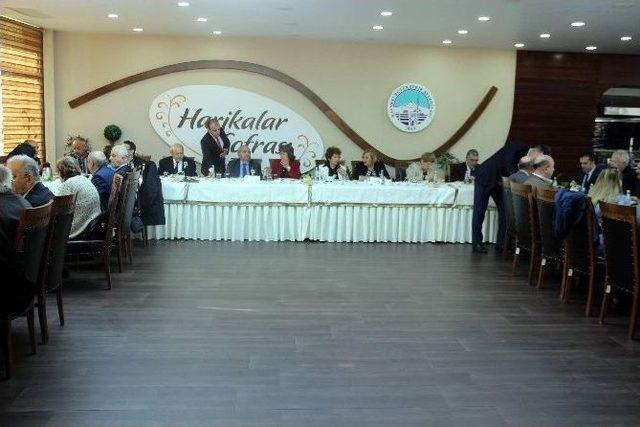 Kayseri Lisesi Mezunları Kahvaltıda Bir Araya Geldi