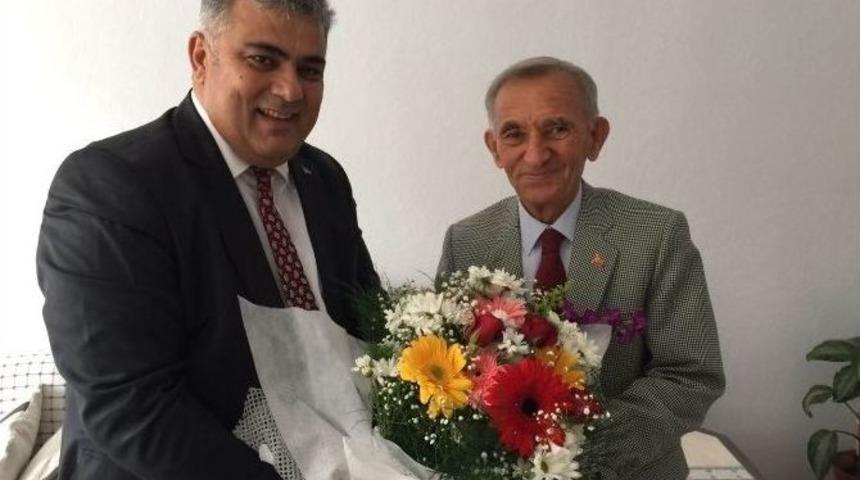 Başkan &Ouml;zg&uuml;ven, &Ouml;ğretmenlerin G&uuml;n&uuml;n&uuml; Kutladı