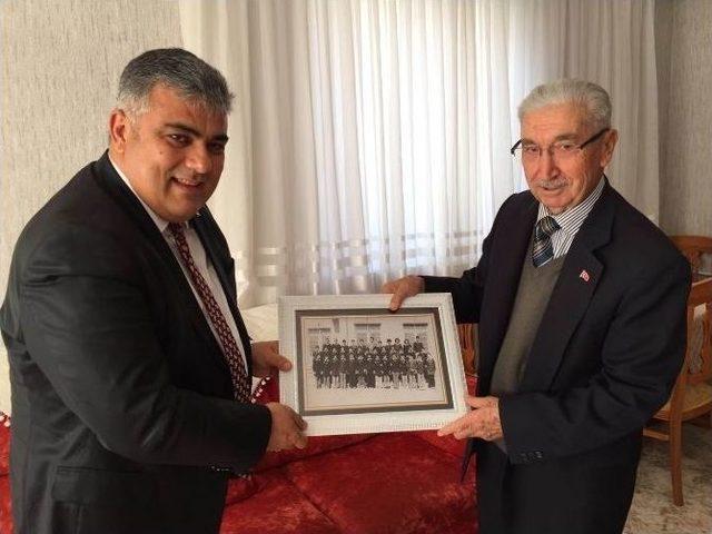 Başkan Özgüven, Öğretmenlerin Gününü Kutladı