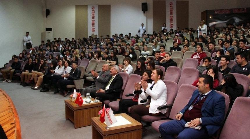 Fantastik Romanın Yazarı Lise &Ouml;ğrencileriyle Buluştu