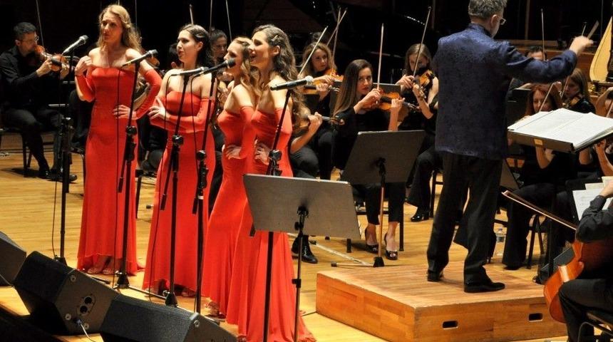 İtalyan Sopranolar İzmir&rsquo;e B&uuml;y&uuml;l&uuml; Bir Gece Yaşattı