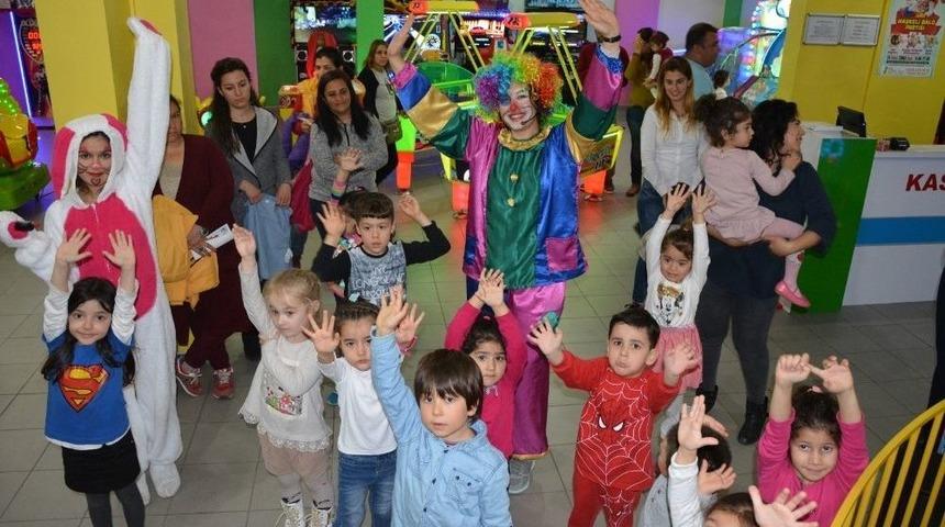 Ortaca&rsquo;da, &Ccedil;ocukların Maskeli Balo Coşkusu