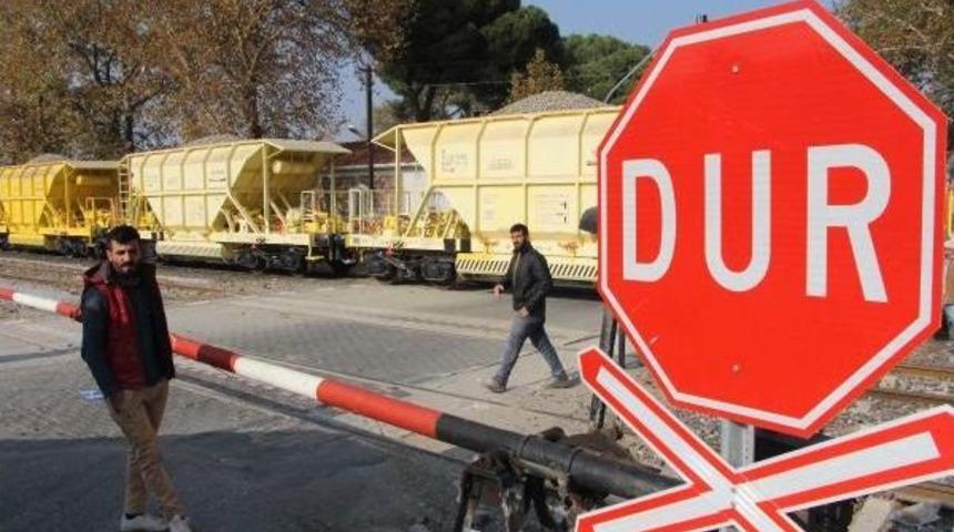 Y&uuml;k Treninin &Ccedil;arptığı Yaya &Ouml;ld&uuml;