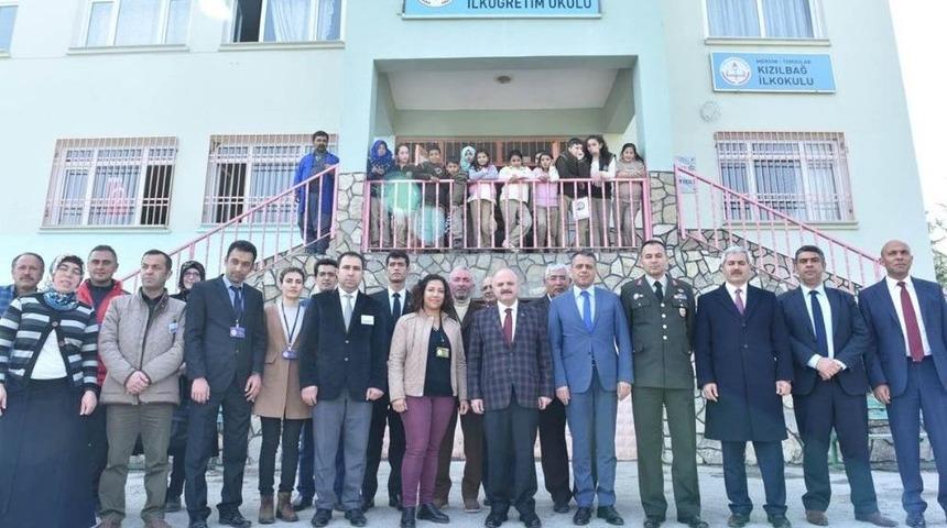 Vali &Ccedil;akacak, Kızılbağ&rsquo;da &Ouml;ğrencilerle Bir Araya Geldi